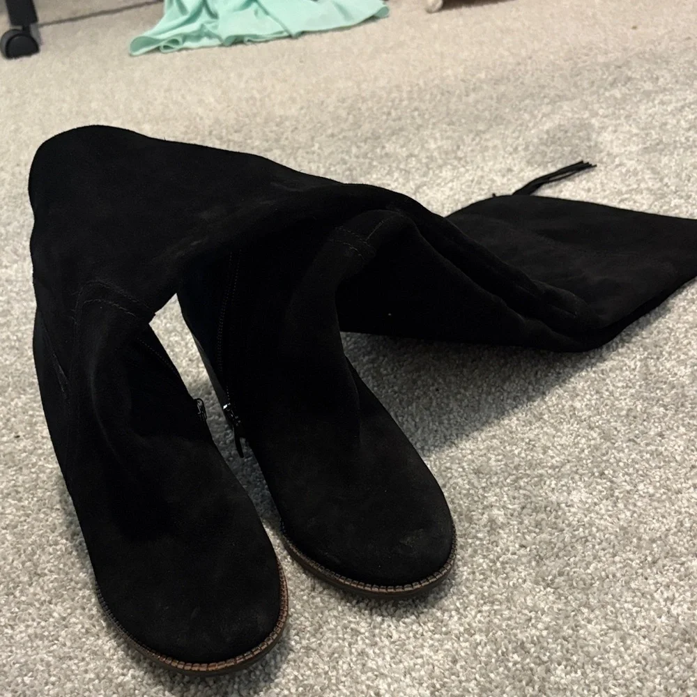 Franco Sarto chic over